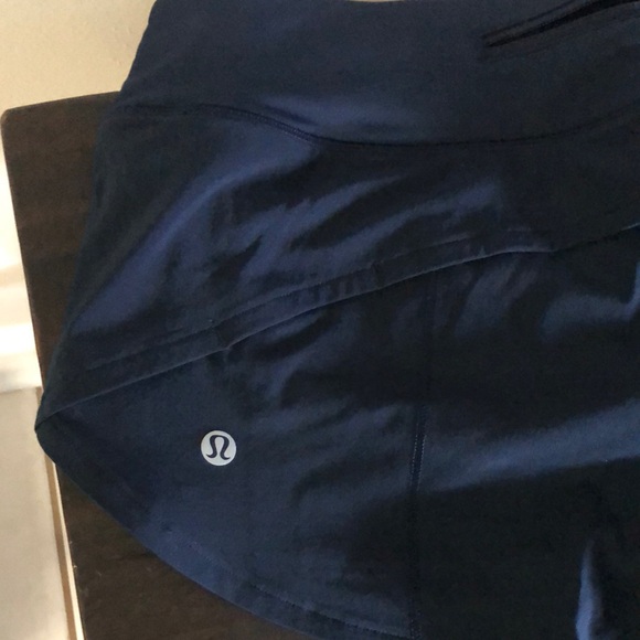 Lululemon Women’s Speed Up Low Rise Shorts 2.5 Lined - Picture 7 of 8